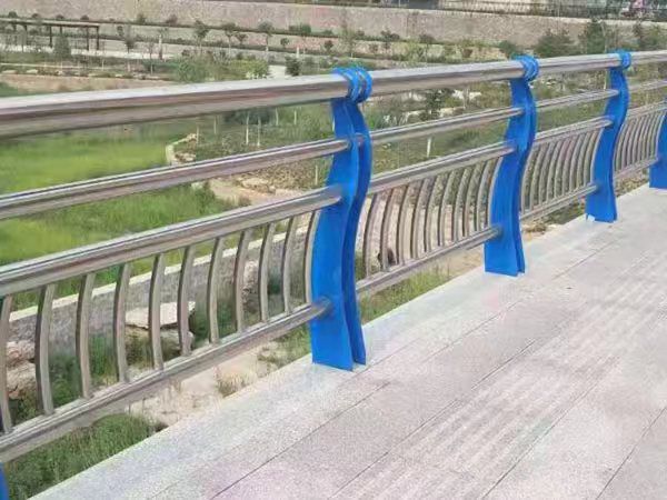 天寧不銹鋼碳素復合管護欄